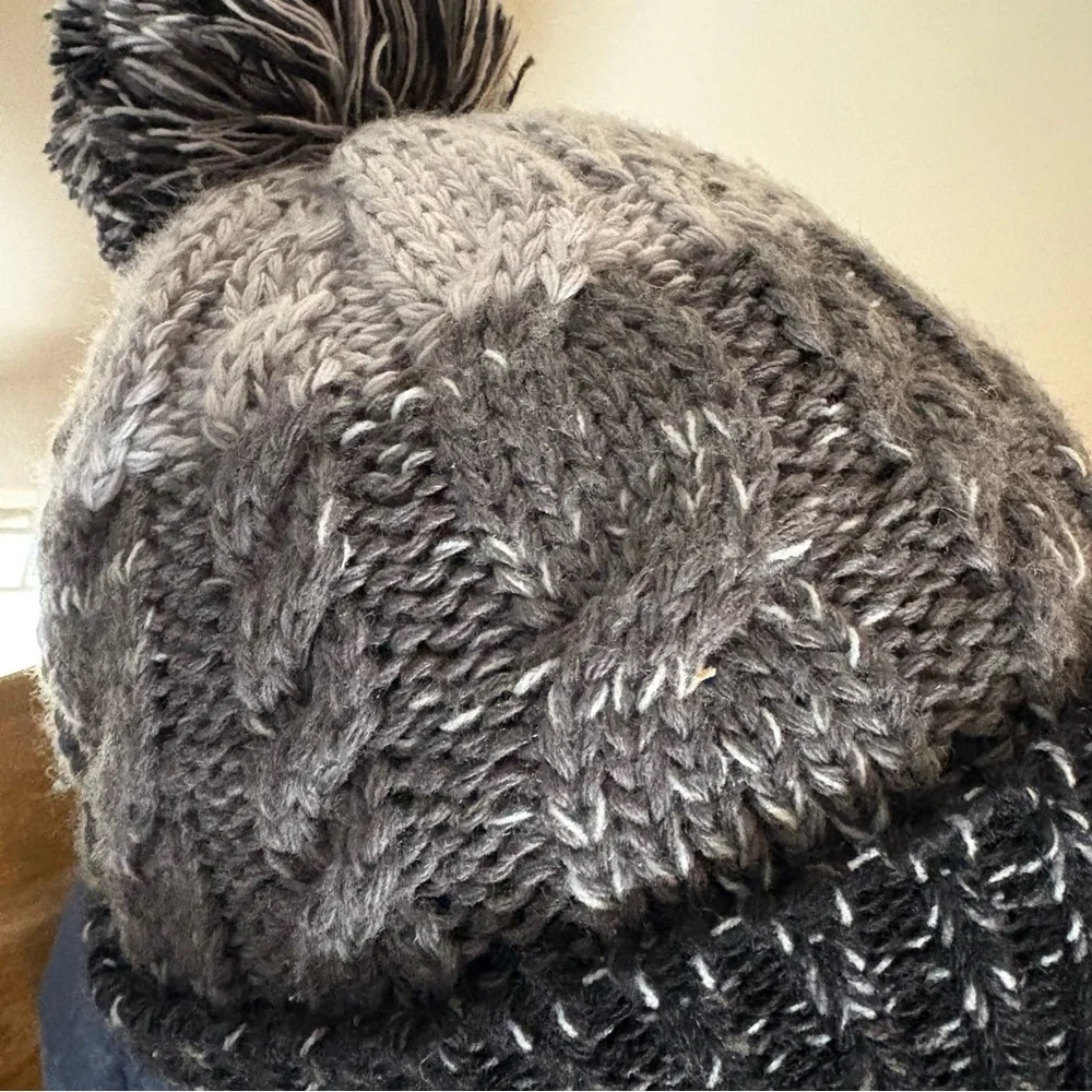 Smartwool Rounded Crown Merino Blend Cable Knit Pompom OS Streetwear Gorpcore